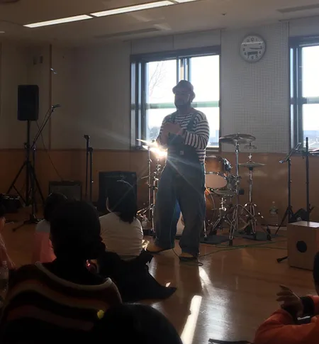 音楽をしている3